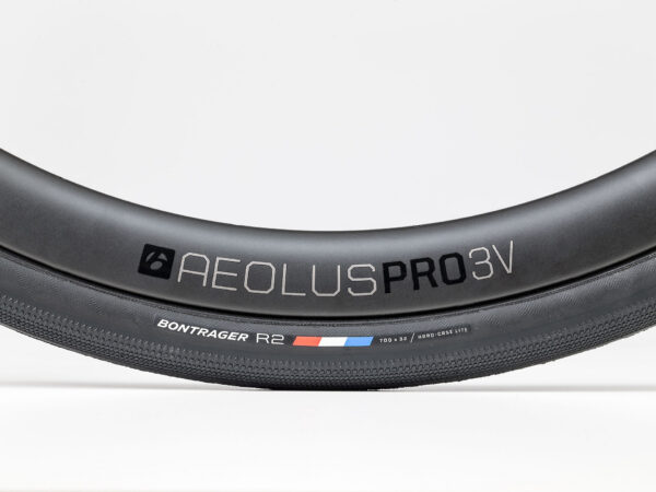 Opona Bontrager R2 Hard-Case Lite 700x32c