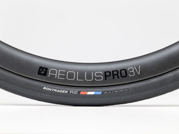 Opona Bontrager R2 Hard-Case Lite 700x32c